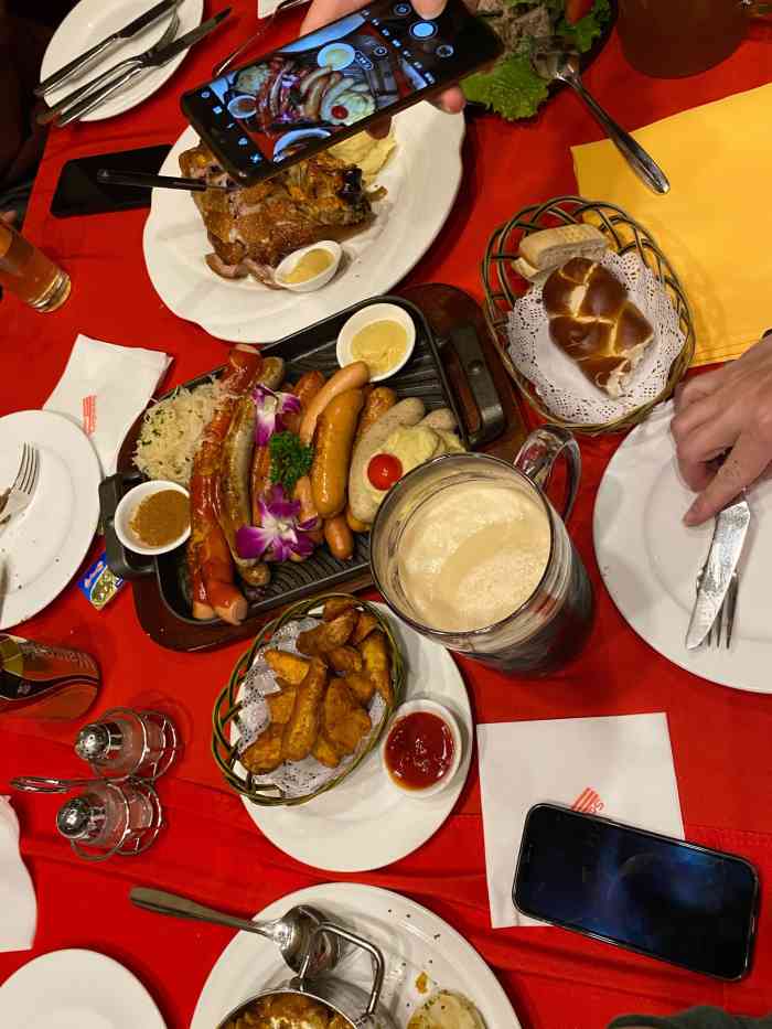 申德勒加油站餐厅(三里屯北小街店)-"进门就是德国风格的布置,有点