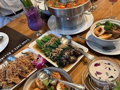 -Chom Cafe and Restaurant