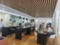 -杭州中沃沃尔沃4S店(滨江区店)
