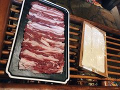 -老牌坊云南鱼豆花火锅(爱建店)
