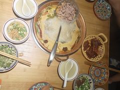 -洱火云南酸菜牛肉火锅(石景山当代商城店)