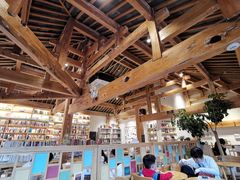 -猫的天空之城概念书店(丽江古城饮玉巷店)