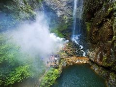 -燕子河大峡谷天坑仙境