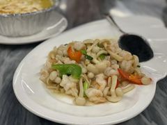 白玉菇炒虾仁-蔼若春.传承三十年云南菜(金碧公园店)