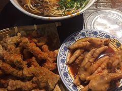 -爆炸头阿姨小四川正宗川味小吃(无任何分店)