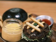 满满芝士牛肉堡-百万万BRAVO(厦大沙坡尾店)