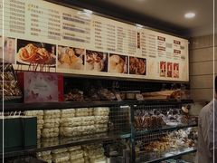 面包甜点陈列柜-国际饭店·帆声西饼屋(黄河路店)