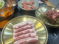 -臻牛烤肉