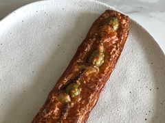 蒜香橄榄条-OUR Bakery(三里屯太古里店)