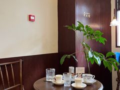-Café Monson