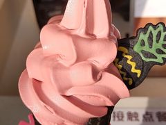 樱花小红莓华夫筒-麦当劳(曲阳店)