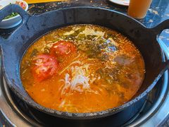 云南酸汤锅-憨孃孃·重庆老火锅(红山黑金店)