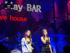 -FOUR PLAY BAR