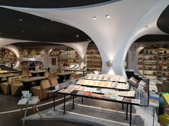 -钟书阁(珍园店)