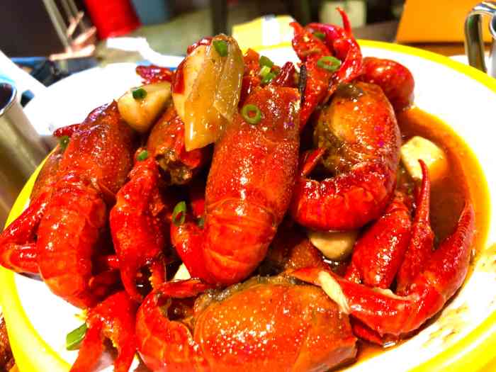 虾皇小龙虾-"小龙虾个头不小,很新鲜肉也很满,母虾有黄.