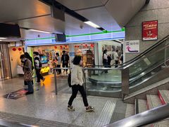 -全家便利店(杭州龙翔桥地铁站店)