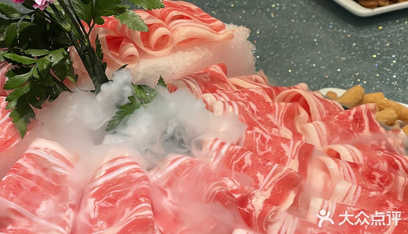 一人一锅🍲，干净卫生，象拔蚌刺身蛮新鲜的
