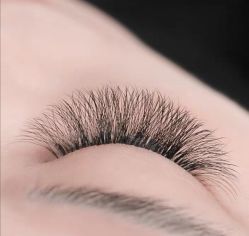 -朵拉定制美妆美甲