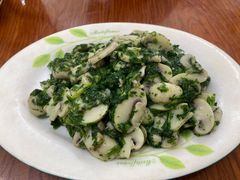 荠菜蘑菇炒肉-胡子饮食店