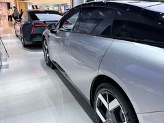 -小鹏汽车(上海静安大融城店)