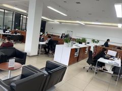 -上海宝信宝马4S店