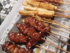 -何妹湿辣牛肉·粤式烧烤砂煲(桂雅路店)