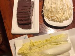-茸梅路右拐龙虾-农家菜(松江店)