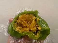 咸蛋黄肉松青团-沈大成(城隍庙店)