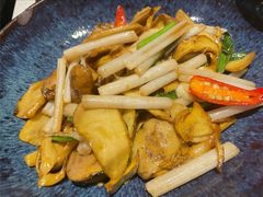 野芫荽炒牛肝菌-半山腰·云南菜(侨福芳草地店)