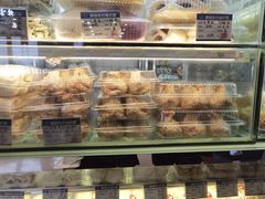 -白玉兰食品甜凤店(合生汇店)