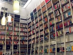 -钟书阁(松江泰晤士小镇店)