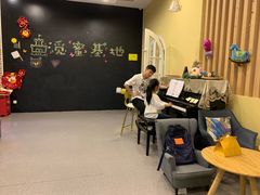 等位区-觅蜜基地亲子餐厅(燕京航城店)