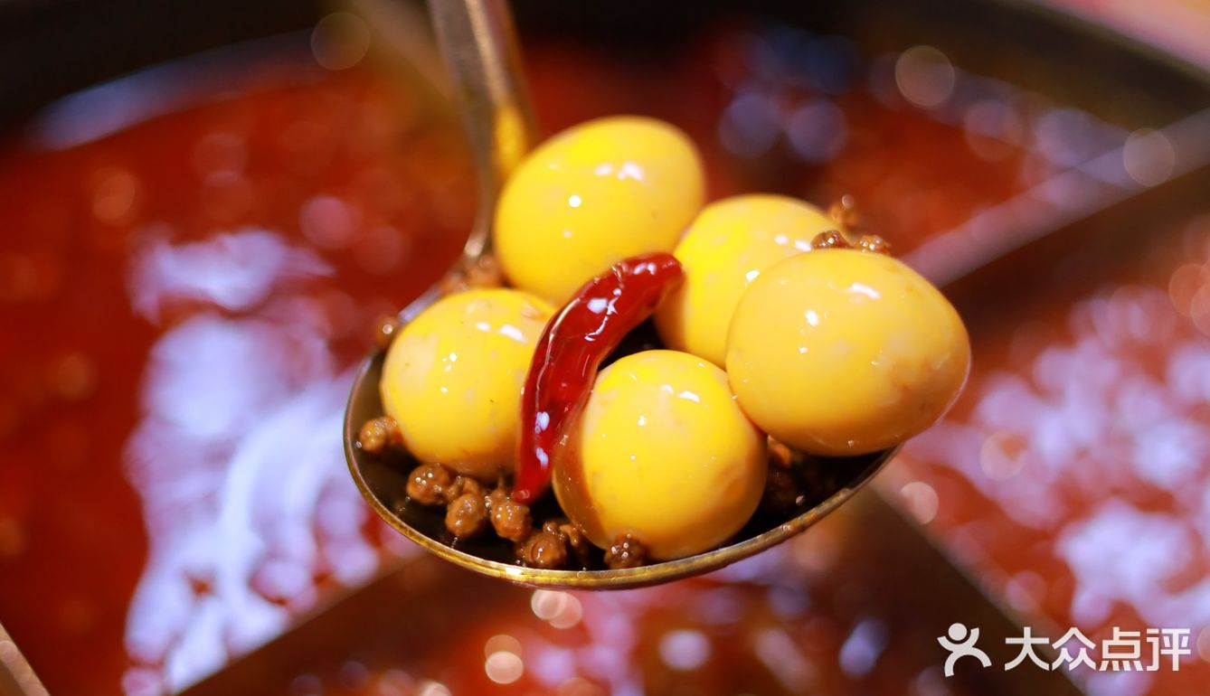 多少次去重庆解放碑，就是为了麻辣重庆老火锅  