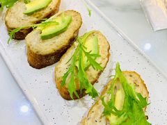 吞拿鱼牛油果莎莎薄脆饼-丽莎沙拉轻食餐厅(国贸店)