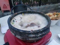 -墨脱石锅椰子鸡•香草鸭•东山羊(大东海店)