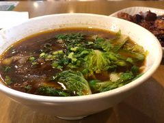 红烧牛肉刀削面-台北楚楚园馅饼粥(虹桥南丰城店)