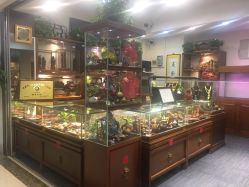 -灵彩珠宝(朗香街店)