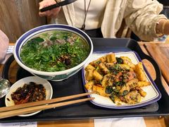 -云阿蛮云南生烫牛肉米线(奉贤路店)