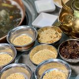 依然不涨价，开店五年锅底18元，料碗8元1位