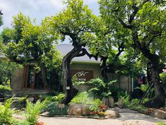 -Chom Cafe and Restaurant