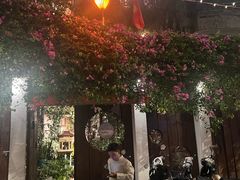 -Cuc Gach Quan Restaurant