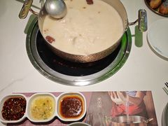 -洪氏嗨捞·广东猪肚鸡·椰子鸡火锅(西咸万象城店)