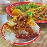 盘盘的边上会有干拌沾料 看起来就很有食欲