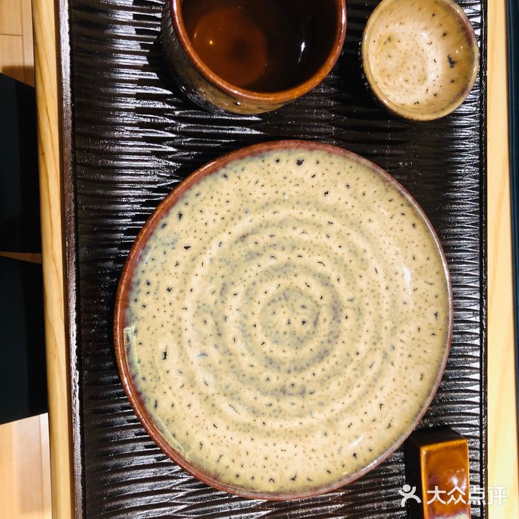 环境： 餐厅地点在金鹰2期9楼，上了楼就能看到