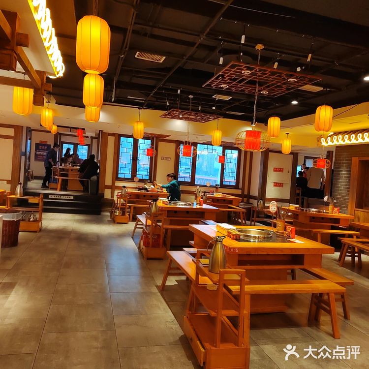 看洪崖洞美景吃重庆美食