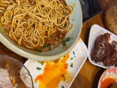 -爆炸头阿姨小四川正宗川味小吃(无任何分店)
