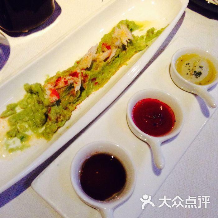 牛油果蟹肉塔塔