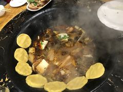 灶台鱼贴饼子-山城家常菜铁锅炖鱼