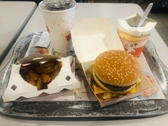 -麦当劳(展览馆店)
