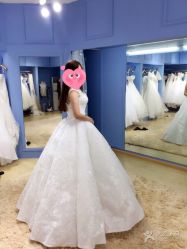-觅白婚纱礼服馆
